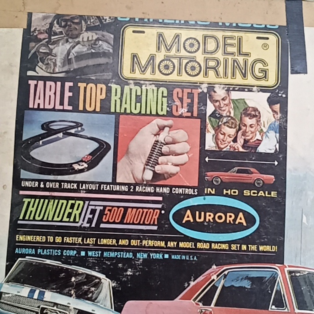 Aurora Model Motoring Tabletop Racing Set - Picture 2 of 6
